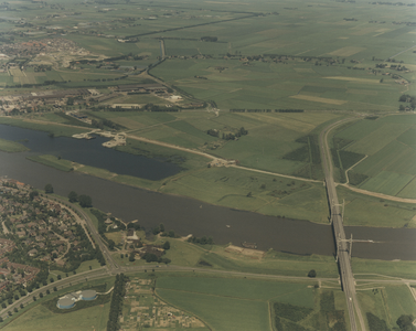 F014189 Luchtfoto - Molenbrug met de polder mastenbroek.