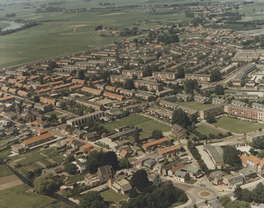 F014192 Luchtfoto - IJsselmuiden Dorpsweg en omgeving.
