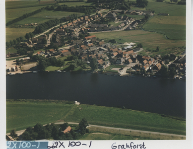 F014515 luchtfoto Grafhorst aan het Ganzendiep.