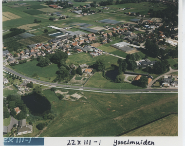 F014544 IJsselmuiden met het bedrijf Fuite en de Plasweg.