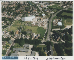 F014551 Luchtfoto IJsselmuiden ter hoogte van voormalig tuincentrum Koster..
