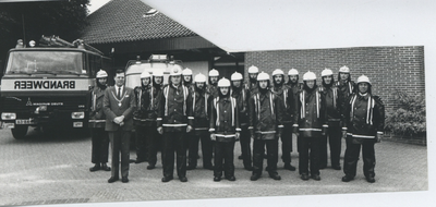 F014672 Brandweer IJsselmuiden - groepsfoto.