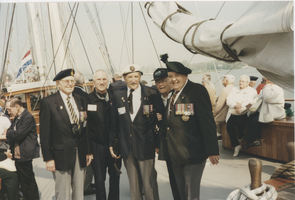 F014739 Bezoek van Canadezen aan IJsselmuiden in mei 1995 ter gelegenheid van 50 jaar bevrijding..