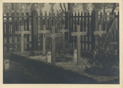F014743 Militaire graven op de begraafplaats te Grafhorst.