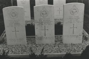F014745 Militaire graven op de begraafplaats te Grafhorst.