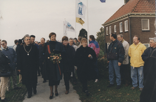 F014773 Opening van het Zalker veer op 11 november 1996 door minister Annemarie Jorritsma.