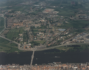 F014796 Luchtfoto IJsselmuiden met aanleg van de wijk Losse Landen.