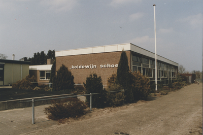 F014813 Foto uit een serie opnamen voor de taxatie WOZ 1995- Koldewijn Schoele Zuideinde.