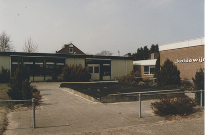 F014814 Foto uit een serie opnamen voor de taxatie WOZ 1995- Koldewijn Schoele Zuideinde.