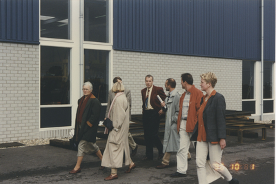 F014844 Excursie van de gemeenteraad van IJsselmuiden op 1 oktober 1996 naar de Verzinkerij Kampen, Zalkervoetveer en ...