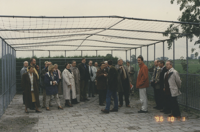 F014845 Excursie van de gemeenteraad van IJsselmuiden op 1 oktober 1996 naar de Verzinkerij Kampen, Zalkervoetveer en ...