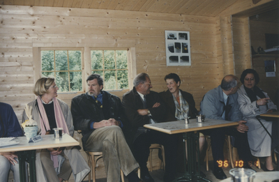 F014847 Excursie van de gemeenteraad van IJsselmuiden op 1 oktober 1996 naar de Verzinkerij Kampen, Zalkervoetveer en ...