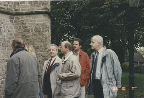 F014850 Excursie van de gemeenteraad van IJsselmuiden op 1 oktober 1996 naar de Verzinkerij Kampen, Zalkervoetveer en ...