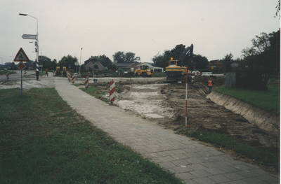 F014912 Start reconstructie en aanleg rotonde van de kruising Grafhorsterweg met Plasweg en Bergweg.