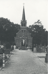 F014990 IJsselmuiden Plasweg, Rooms-katholieke kapel op de begraafplaats van Kampen.