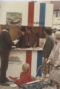F014992 Hanzedagen van 1983 in Lübeck Duitsland. Kamper markt delegatie voor de gemeente kampen, J.W. Boekhoven, R.G. ...