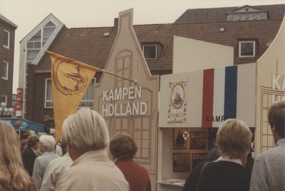F014996 Hanzedagen van 1983 in Lübeck Duitsland. Kamper markt delegatie voor de gemeente kampen, J.W. Boekhoven, R.G. ...