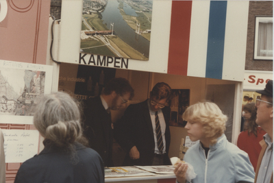 F015006 Hanzedagen van 1983 in Lübeck Duitsland. Kamper markt delegatie voor de gemeente kampen, J.W. Boekhoven, R.G. ...