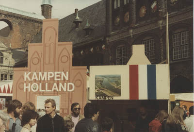 F015023 Hanzedagen van 1983 in Lübeck Duitsland. Kamper markt delegatie voor de gemeente kampen, J.W. Boekhoven, R.G. ...