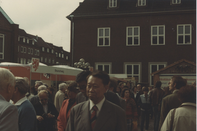 F015029 Hanzedagen van 1983 in Lübeck Duitsland. Kamper markt delegatie voor de gemeente kampen, J.W. Boekhoven, R.G. ...