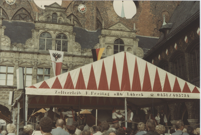 F015033 Hanzedagen van 1983 in Lübeck Duitsland. Kamper markt delegatie voor de gemeente kampen, J.W. Boekhoven, R.G. ...