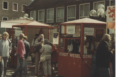 F015037 Hanzedagen van 1983 in Lübeck Duitsland. Kamper markt delegatie voor de gemeente kampen, J.W. Boekhoven, R.G. ...
