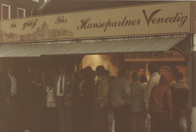 F015040 Hanzedagen van 1983 in Lübeck Duitsland. Kamper markt delegatie voor de gemeente kampen, J.W. Boekhoven, R.G. ...