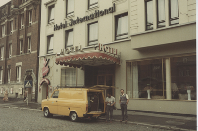 F015042 Hanzedagen van 1983 in Lübeck Duitsland. Kamper markt delegatie voor de gemeente kampen, J.W. Boekhoven, R.G. ...