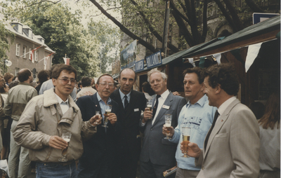 F015068 Hanzedagen van 1984 in Neuss Duitsland. Kamper markt delegatie voor de gemeente Kampen, E. Ehrhart, J.D. ...