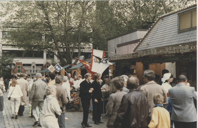 F015076 Hanzedagen van 1984 in Neuss Duitsland. Kamper markt delegatie voor de gemeente Kampen, E. Ehrhart, J.D. ...