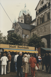F015084 Hanzedagen van 1984 in Neuss Duitsland. Kamper markt delegatie voor de gemeente Kampen, E. Ehrhart, J.D. ...