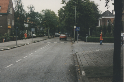 F015186 IJsselmuiden Burgemeester van Engelenweg (serie van 30 foto's voor de inspectie van de trottoirs door ...