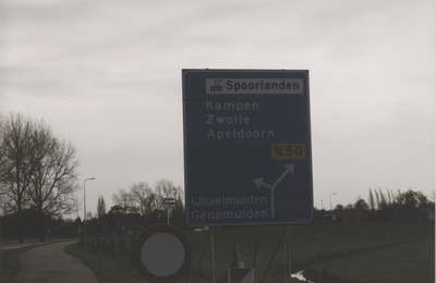 F015421 Verkeerssituaties in IJsselmuiden - Friezeweg.