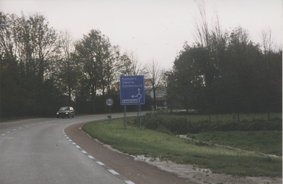 F015423 Verkeerssituaties in IJsselmuiden - richting rotonde Grafhorsterweg - Waterkeringpad.