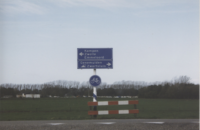 F015426 Verkeerssituaties in IJsselmuiden - vanuit IJsselmuiden de Grafhorsterweg op..