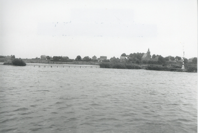 F015694 Fotoreportage van de oevers van de De Hank aan de Koeluchter zijde (tussen Wilsum en De Zande).