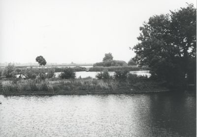 F015702 Fotoreportage van de oevers van de De Hank aan de Koeluchter zijde (tussen Wilsum en De Zande).