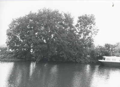 F015703 Fotoreportage van de oevers van de De Hank aan de Koeluchter zijde (tussen Wilsum en De Zande).