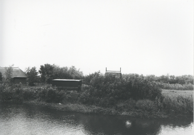 F015712 Fotoreportage van de oevers van de De Hank aan de Koeluchter zijde (tussen Wilsum en De Zande).
