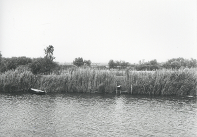 F015717 Fotoreportage van de oevers van de De Hank aan de Koeluchter zijde (tussen Wilsum en De Zande).