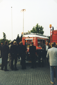 F015864 IJsselmuiden Brandweerwagen 663, een serie van 28 foto's van de ingebruikname van de nieuwe Brandweerwagen met ...