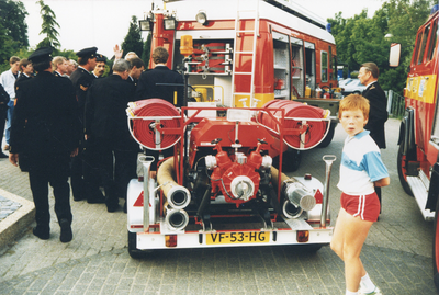 F015865 IJsselmuiden Brandweerwagen 663, een serie van 28 foto's van de ingebruikname van de nieuwe Brandweerwagen met ...