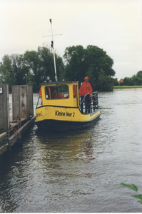 F016059 Zalkerveer met de veerboot Kleine Veer 2 .