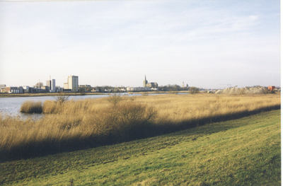 F016179 Stoter Bouwgrondstoffen IJsselmuiden aan de IJssel bij Kampen.