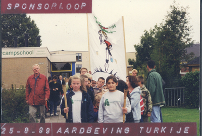 F016413 Avercampschool Kampen - Sponsorloop voor de aardbeving in Turkije.