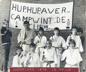 F016417 Avercampschool Kampen - Hup Hup Avercamp wint de cup! 1e prijs voor de judoploeg..