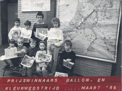 F016418 Avercampschool Kampen - De prijswinnaars van de Ballon- & Kleurwedstrijd .