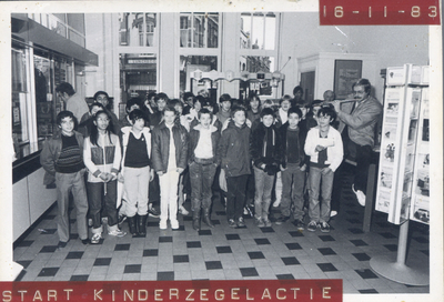 F016420 Avercampschool Kampen - Start van de Kinderzegel actie.