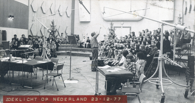 F016472 Avercampschool Kampen - radiouitzending Zoeklicht op Nederland.