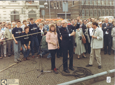 F016482 Bezoek Beatrix aan Kampen, Koninginnedag 1988.